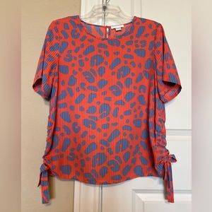Finn & Grace coral blue cheetah short sleeve summer blouse Size L casual bow